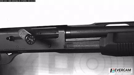 Выстрел из ружья Benelli M3 Combo в замедленной съемке